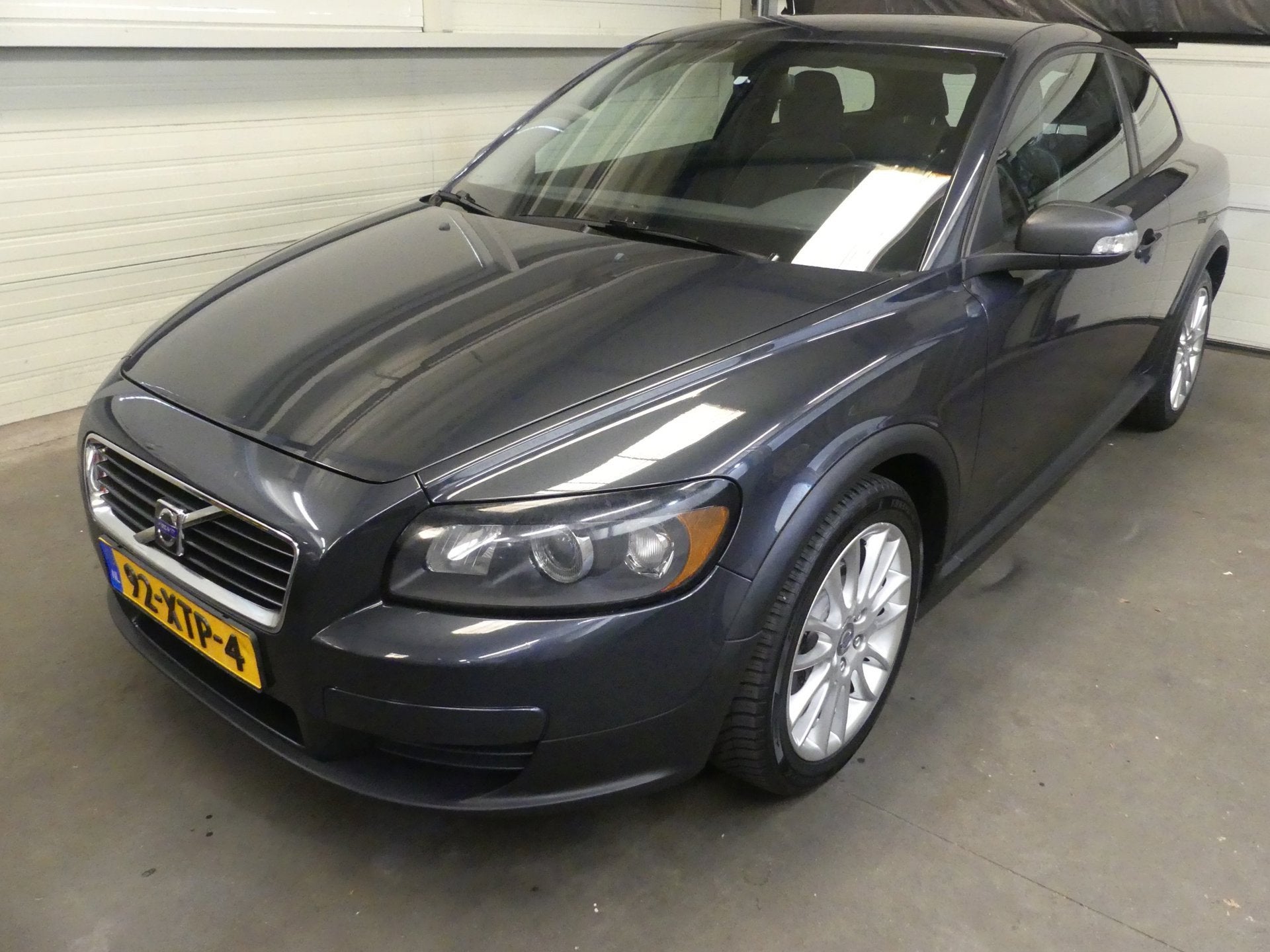 Volvo C30 1.6 - Stoelverwarming - Airco, Voorwielaandrijving, 1596 cc, Gebruikt, Zwart