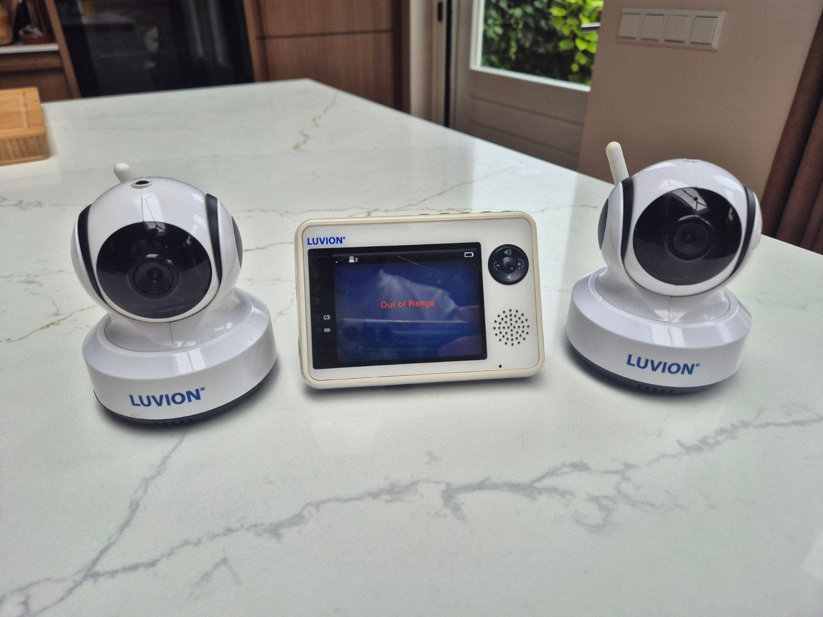 Luvion babyfoon met 2 camera's en terugspreekfunctie, Ophalen of Verzenden, Gebruikt, 100 tot 250 meter, Camera