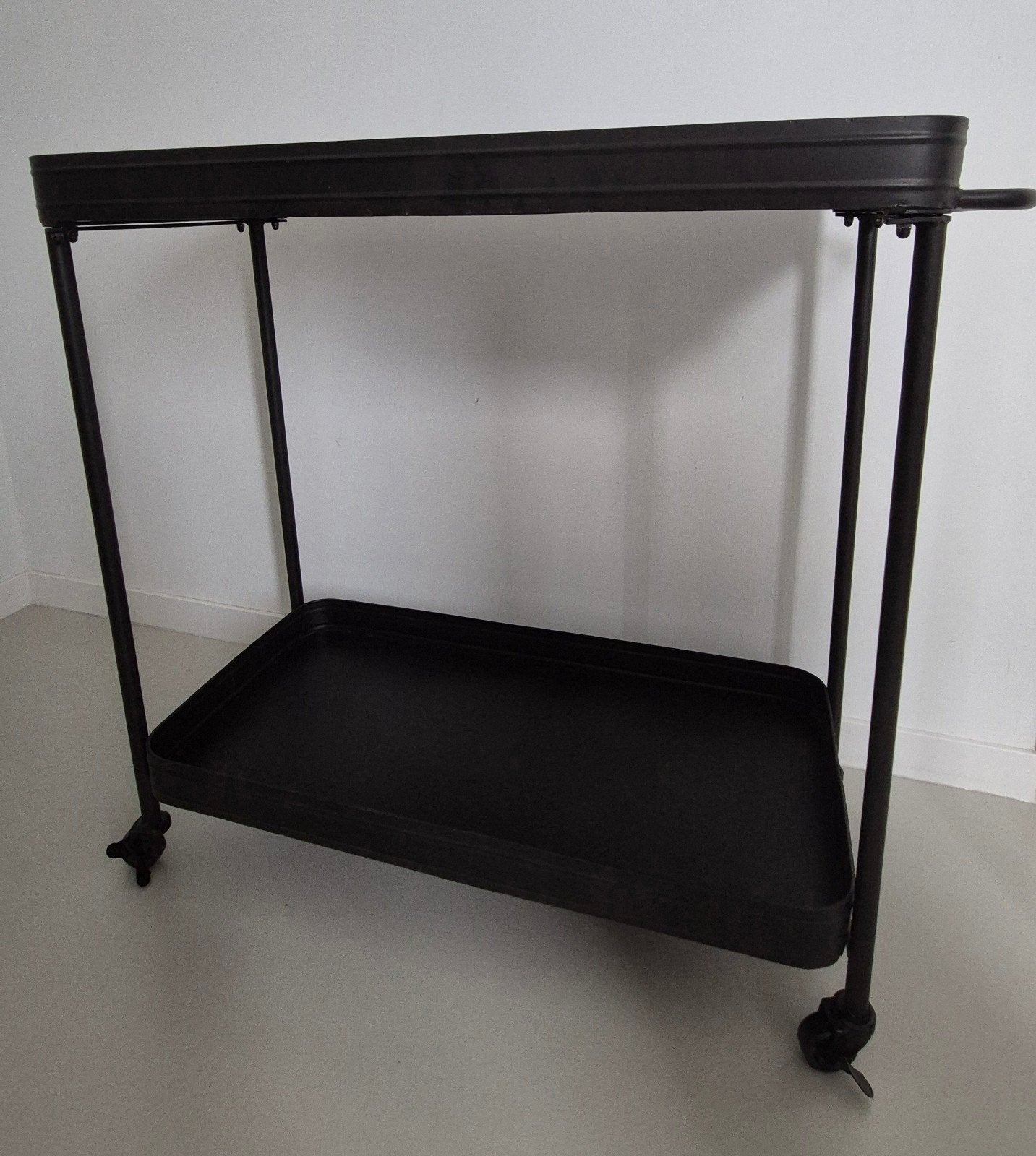 Trolley zwart Karwei Woood Lente, Huis en Inrichting, Ophalen, 50 tot 100 cm, Zo goed als nieuw, Metaal