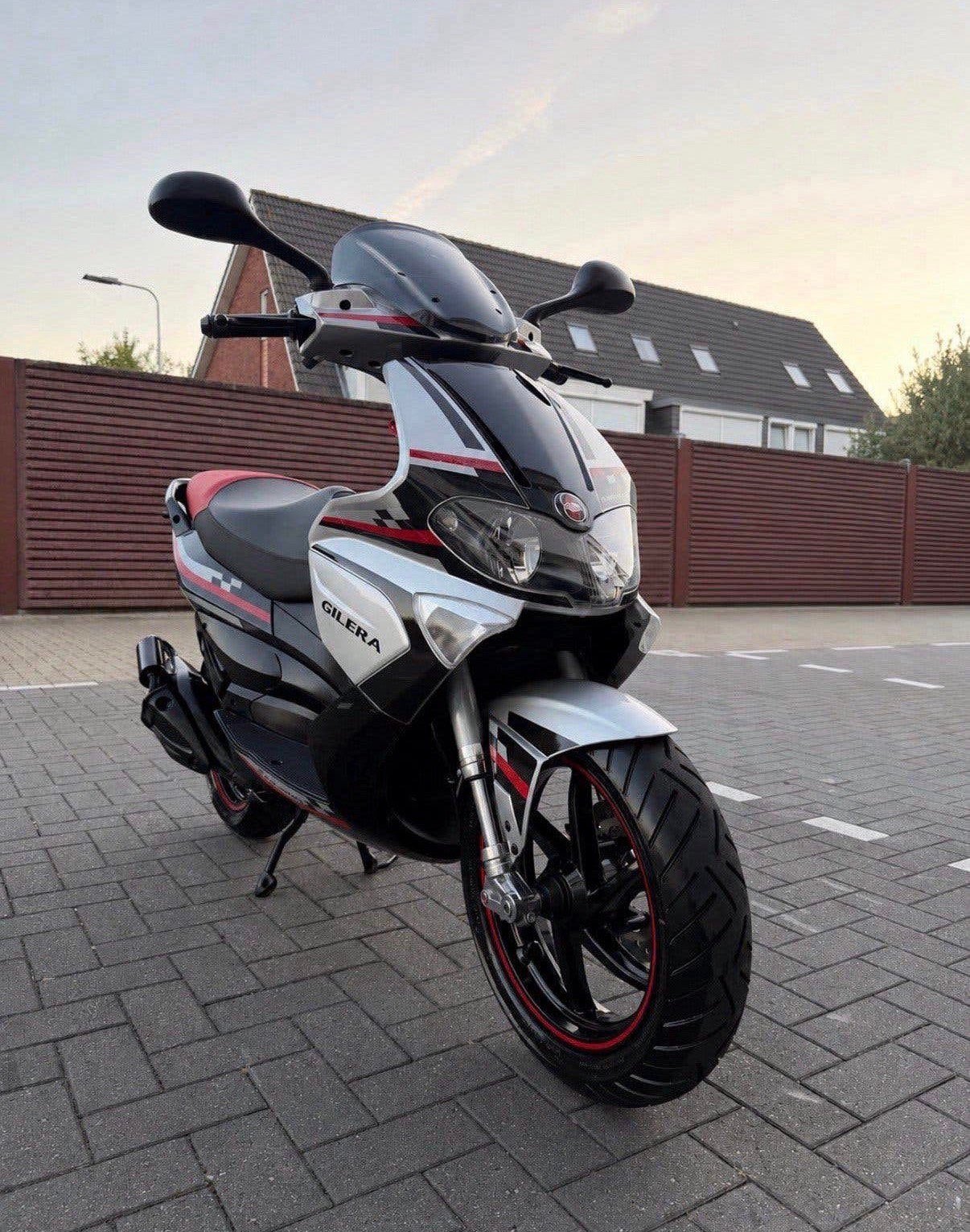 Gilera Runner SP in absolute nieuwstaat!! Uniek!!, Fietsen en Brommers, Scooters | Piaggio, Ophalen, Overige modellen, Maximaal 45 km/u