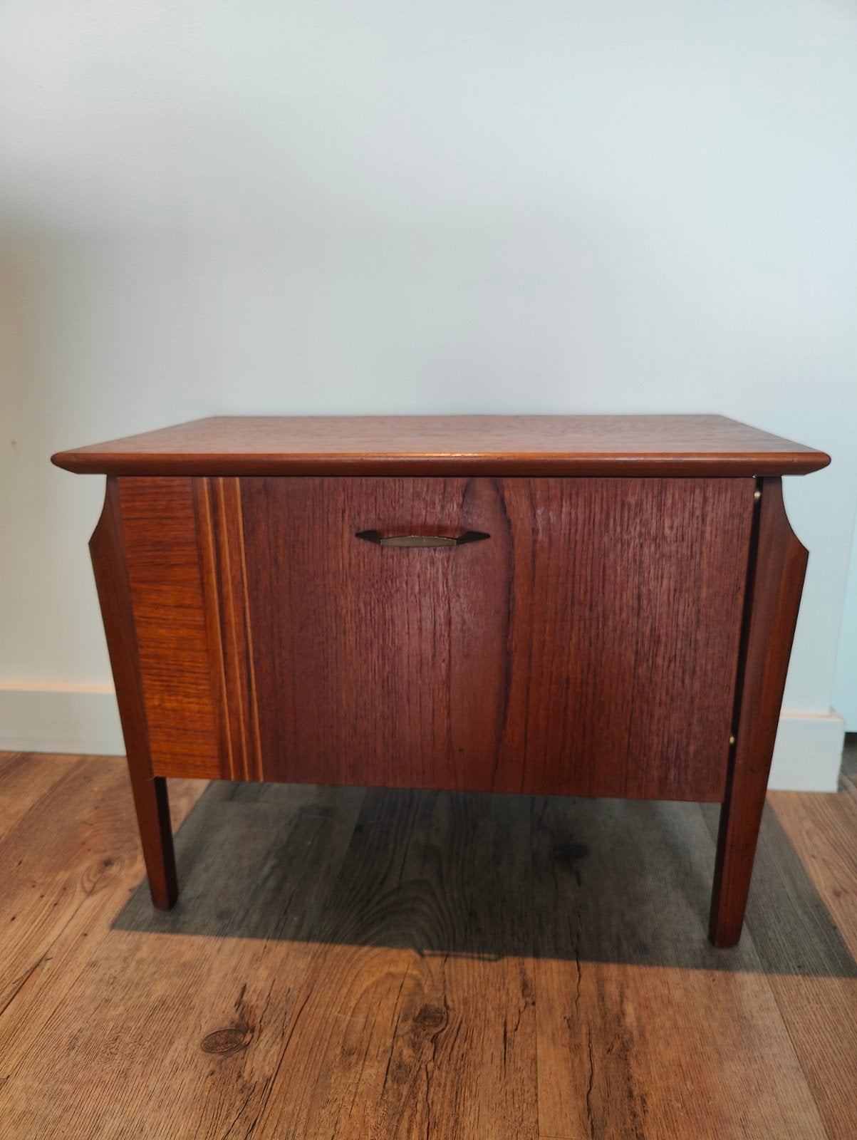 Louis van Teeffelen – Prachtig Vintage Teakhouten kastje, Ophalen