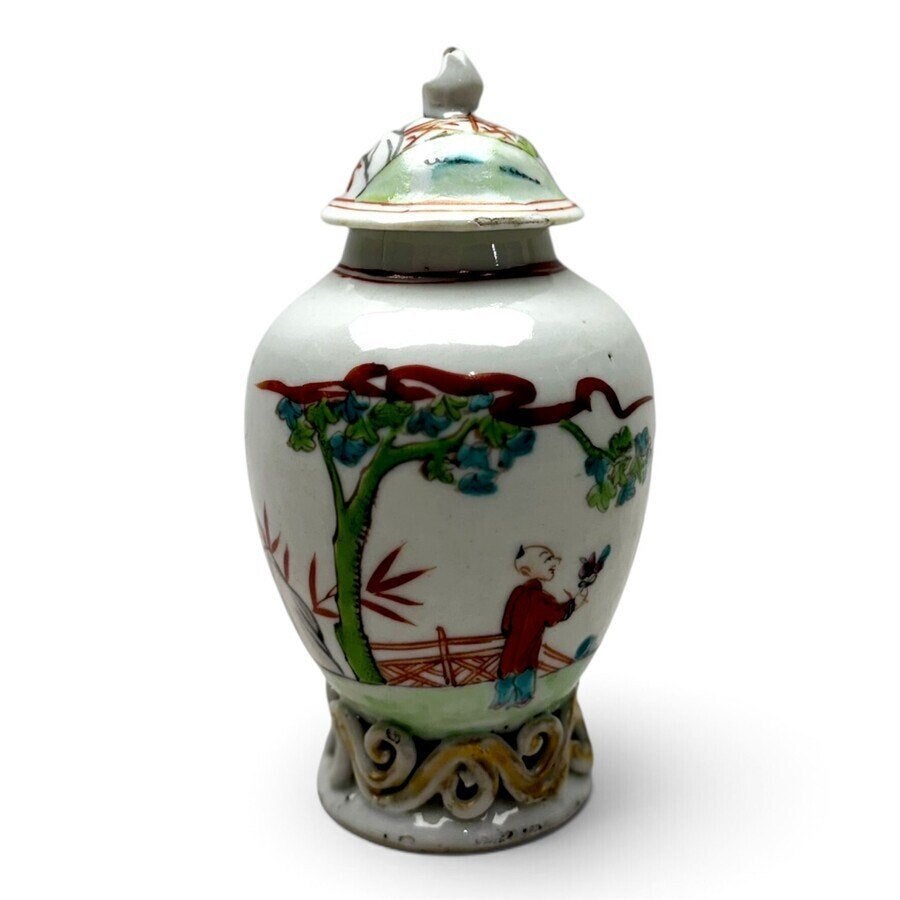 18e eeuwse Famille Rose theebus met decor van figuren