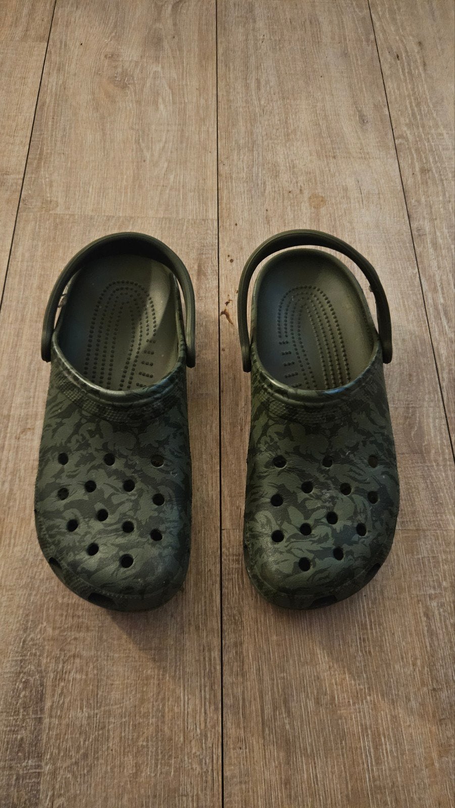 Crocs Classic Clogs Camo Groen Maat 43/44/45, Slippers, Ophalen of Verzenden, Gedragen, Overige kleuren