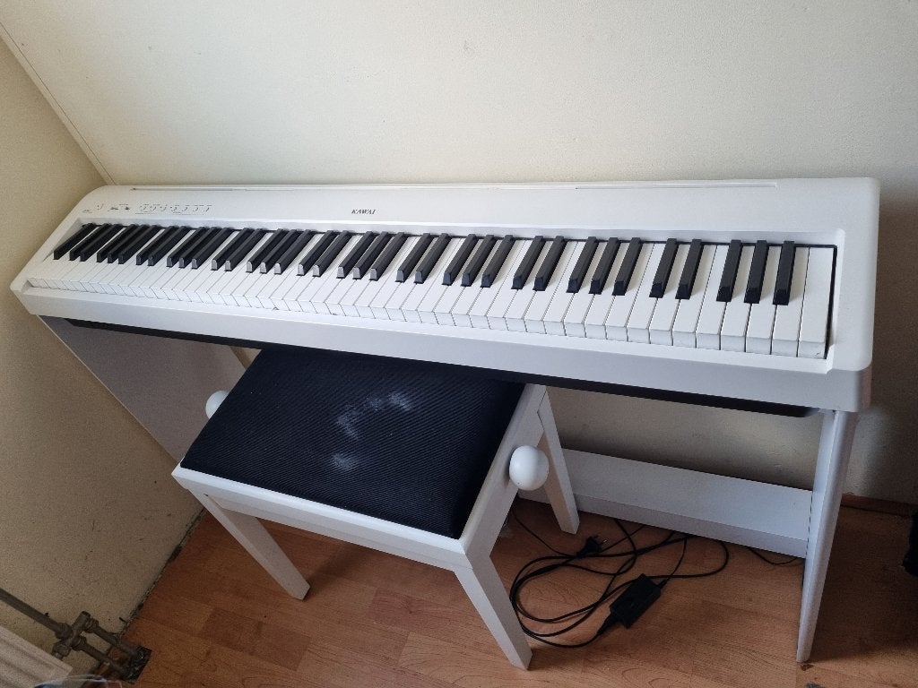 Witte elektrische piano Kawai ES100 met standaard en kruk, Ophalen, Wit, Digitaal, Zo goed als nieuw