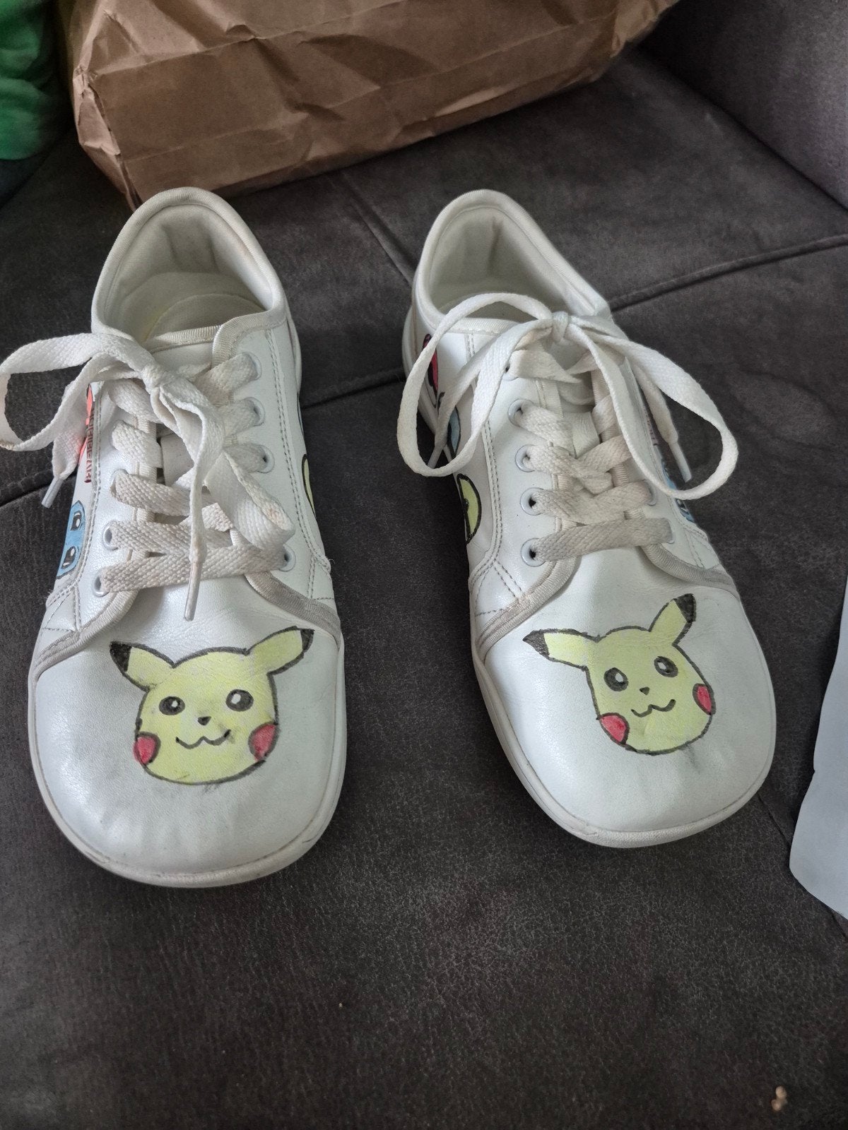 Zelf gestylde Pokémon sneakers - Maat 39, Ophalen