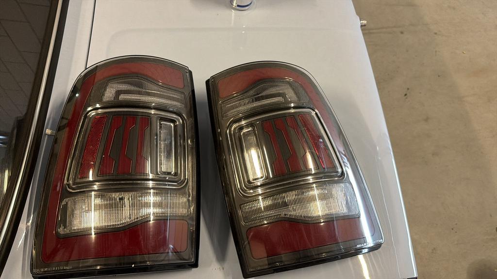 Dodge RAM 2018 achterlichten, Ophalen, Dodge