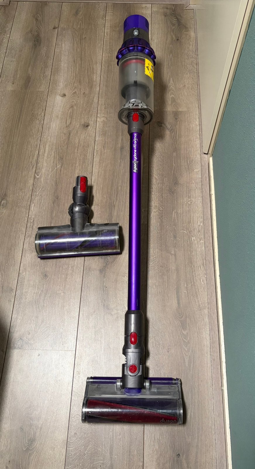 DYSON V10 Animal - Steelstofzuiger incl. kruimelzuiger ., Ophalen, Zo goed als nieuw
