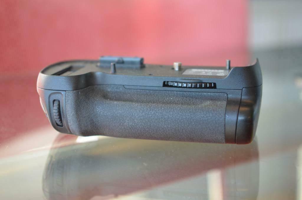 Nikon MB-D12 verticale grip voor D800 (e) en D810, Ophalen of Verzenden, Zo goed als nieuw, Nikon.nl@cffcommunications.nl, Nikon Europe B.V.