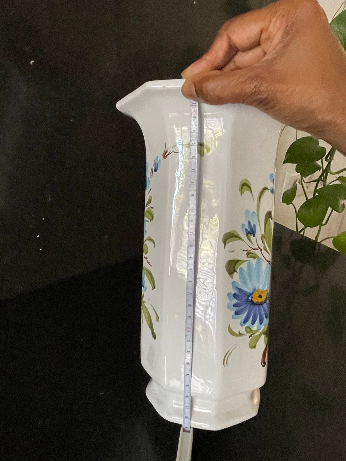 Vintage Portugese vaas met bloemmotief - 29 cm hoog, Ophalen of Verzenden