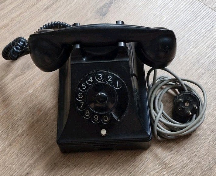 Vintage PTT Bakelieten Telefoon met Draaischijf - Jaren '60, Telecommunicatie, Vaste telefoons | Niet Draadloos, Gebruikt, Bakeliet