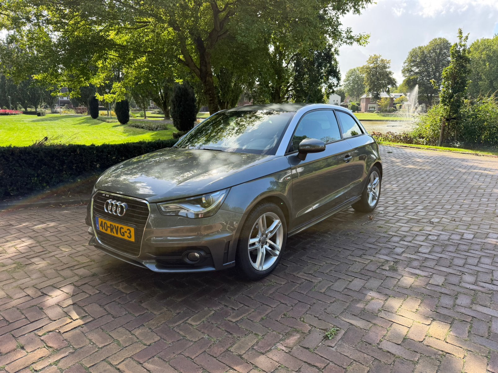 Audi A1 Pro S Line 1.2 Tfsi 63KW 2011 Grijs, Voorwielaandrijving, Euro 5, Zwart, 4 cilinders