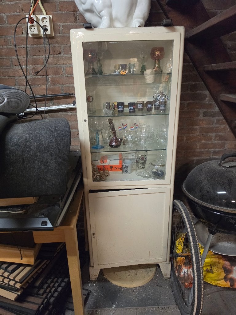 Vintage dokters medicijnkast, Ophalen