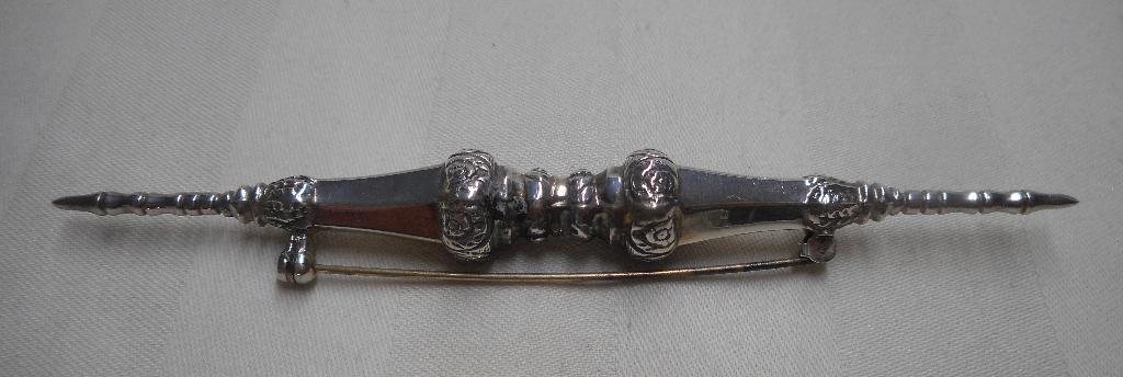 Zilveren lange vintage broche breidoppen nr.613, 10 cm of meer, Verzenden, Zo goed als nieuw, Zilver