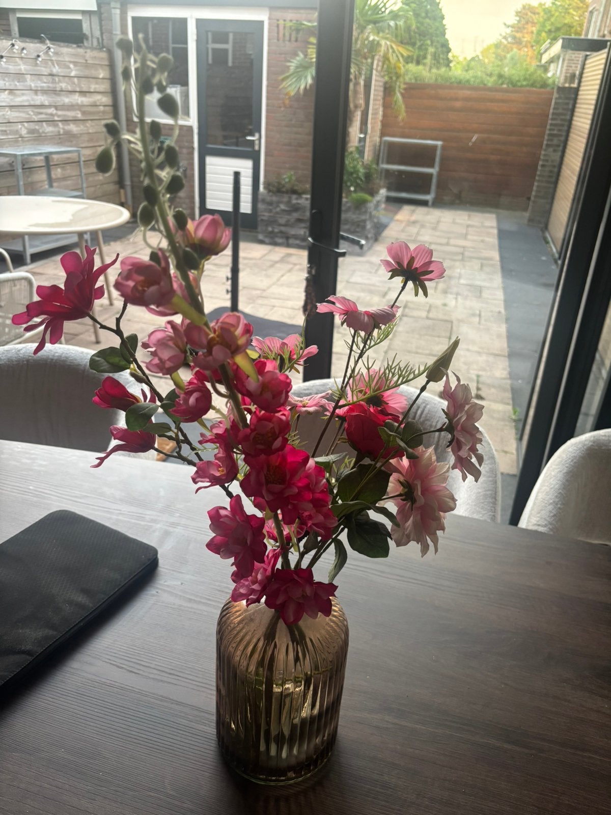 Kunstbloemen inclusief vaas, Huis en Inrichting, Woonaccessoires | Vazen, Overige kleuren, Ophalen of Verzenden, Minder dan 50 cm
