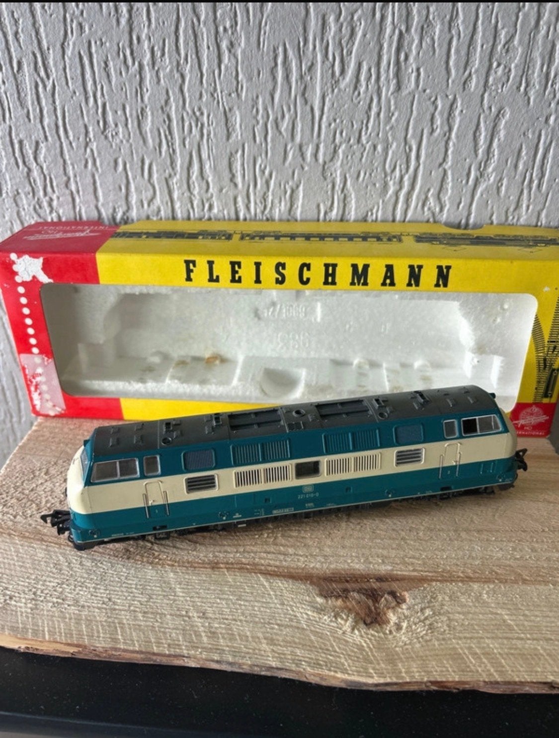 Fleischmann Locomotief 221 010-0 DB - Zo goed als nieuw, Hobby en Vrije tijd, Verzenden, Fleischmann, Zo goed als nieuw, Gelijkstroom