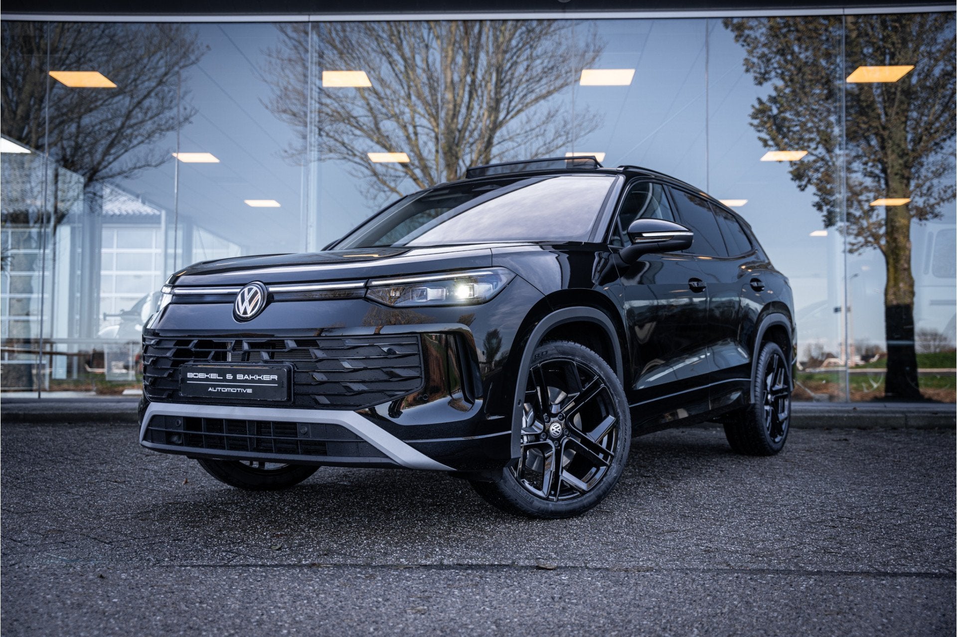 Volkswagen Tayron 1.5 eTSI Life Edition 7p. * 20inch * Panod, Stof, Zwart, 4 cilinders, 7 stoelen