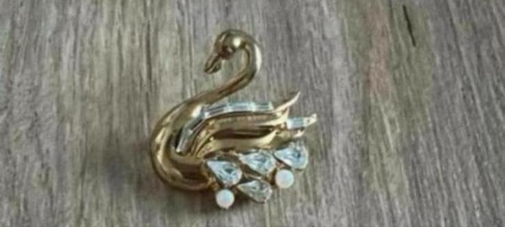 Vintage broche zwaan Parels/ stenen 4-4 cm, Ophalen of Verzenden, Zo goed als nieuw, Overige materialen