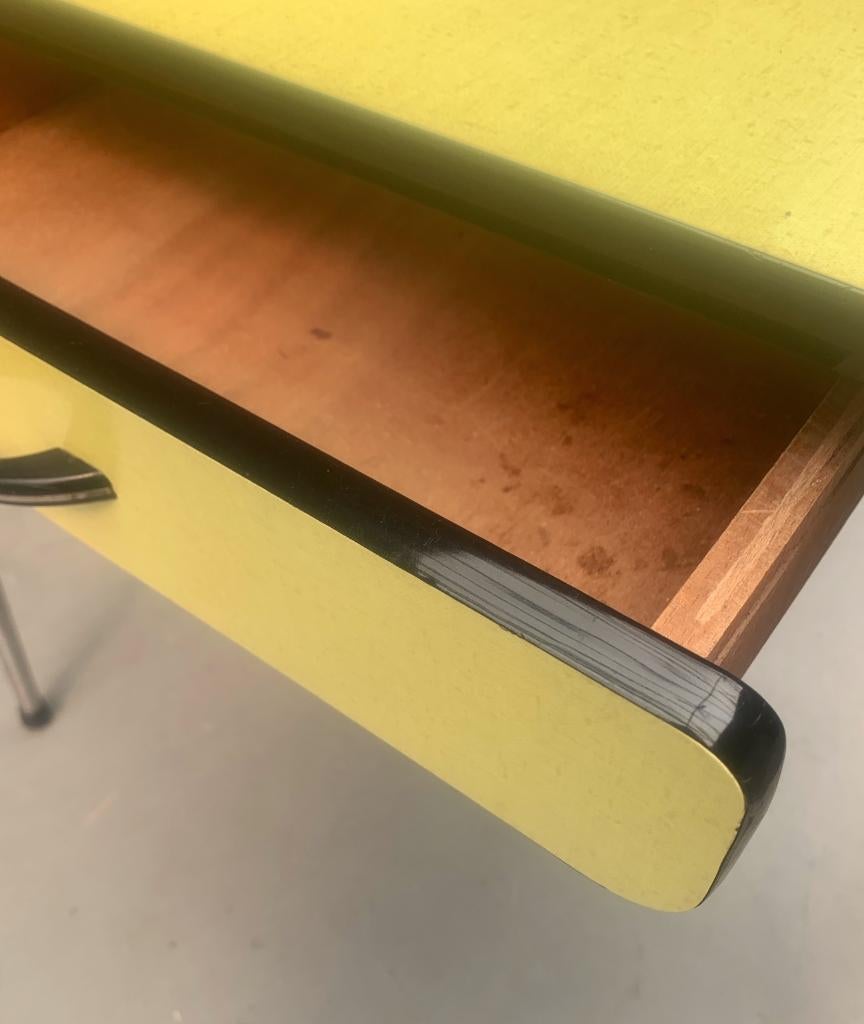 Keukentafel geel formica met lade - vintage retro tafel, Ophalen, Gebruikt, 50 tot 100 cm, Onbekend