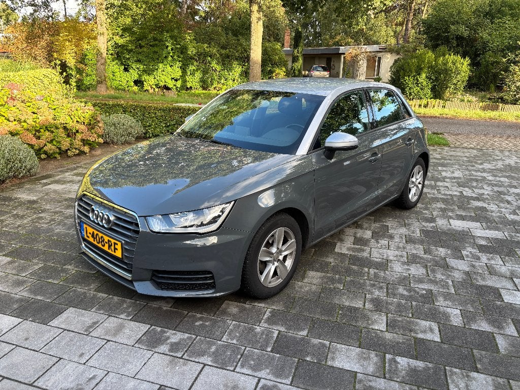 Audi A1 1.0 Tfsi 95pk 2017 Grijs, Auto's, Voorwielaandrijving, Stof, Zwart, 24 km/l