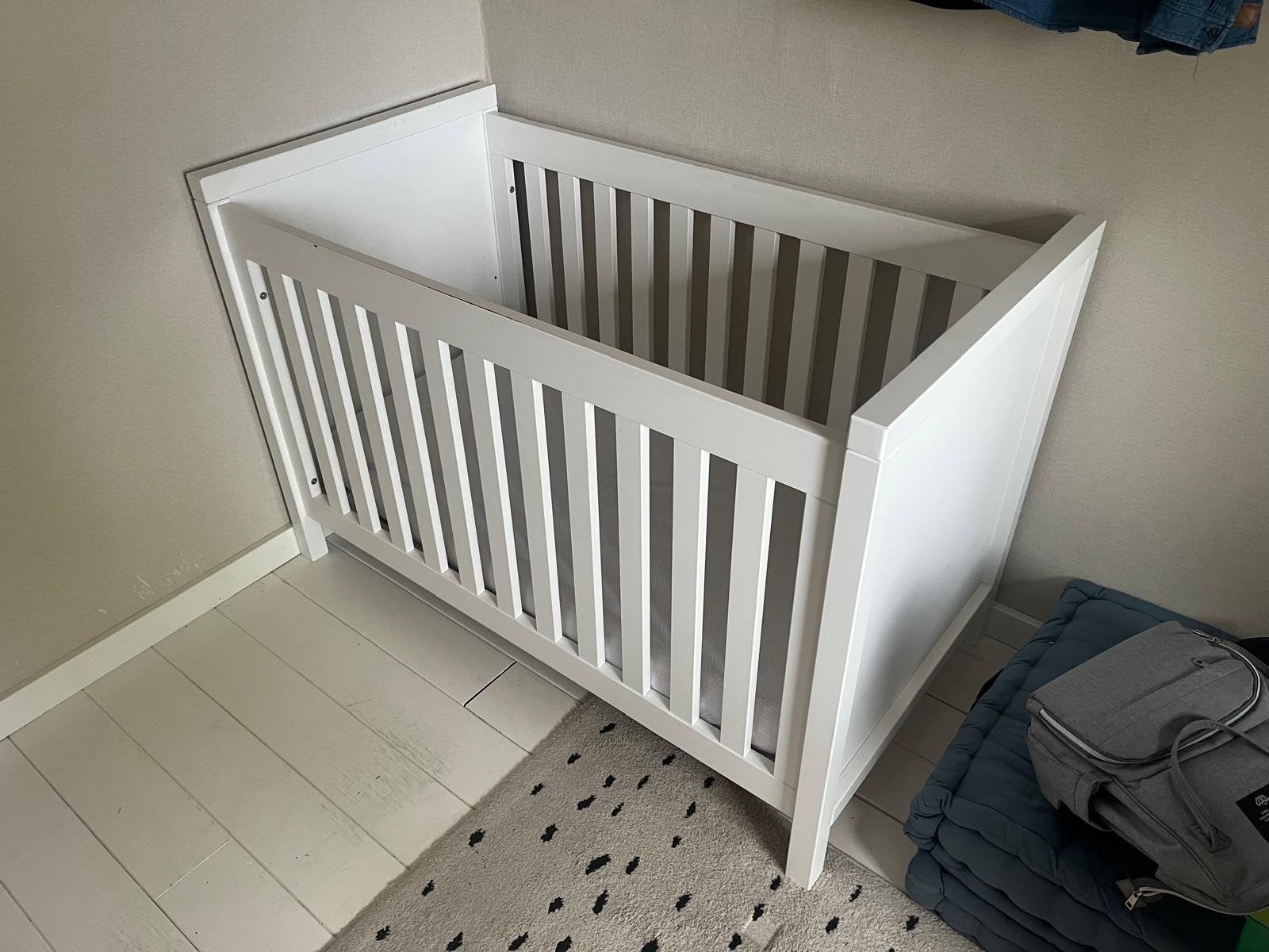 Wit Bopita Ledikant met Matras - Zo Goed als Nieuw, Kinderen en Baby's, Ophalen, Zo goed als nieuw, Ledikant