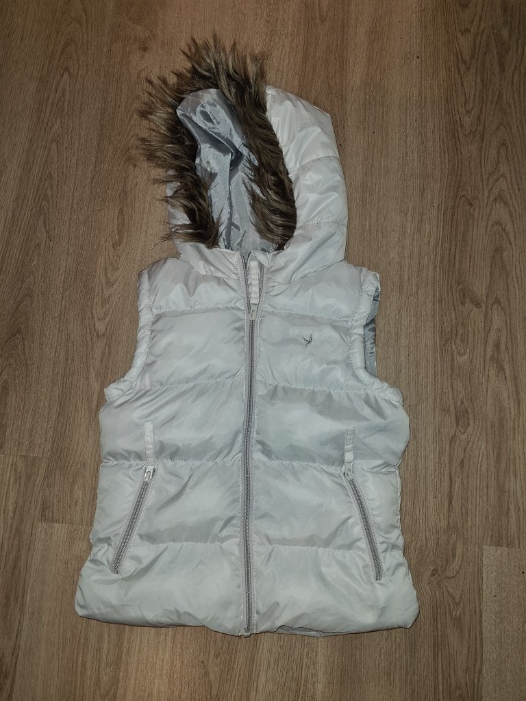 Lichtgrijze bodywarmer met capuchon en bontkraag maat 146, Gebruikt, Meisje, Ophalen of Verzenden, Onbekend