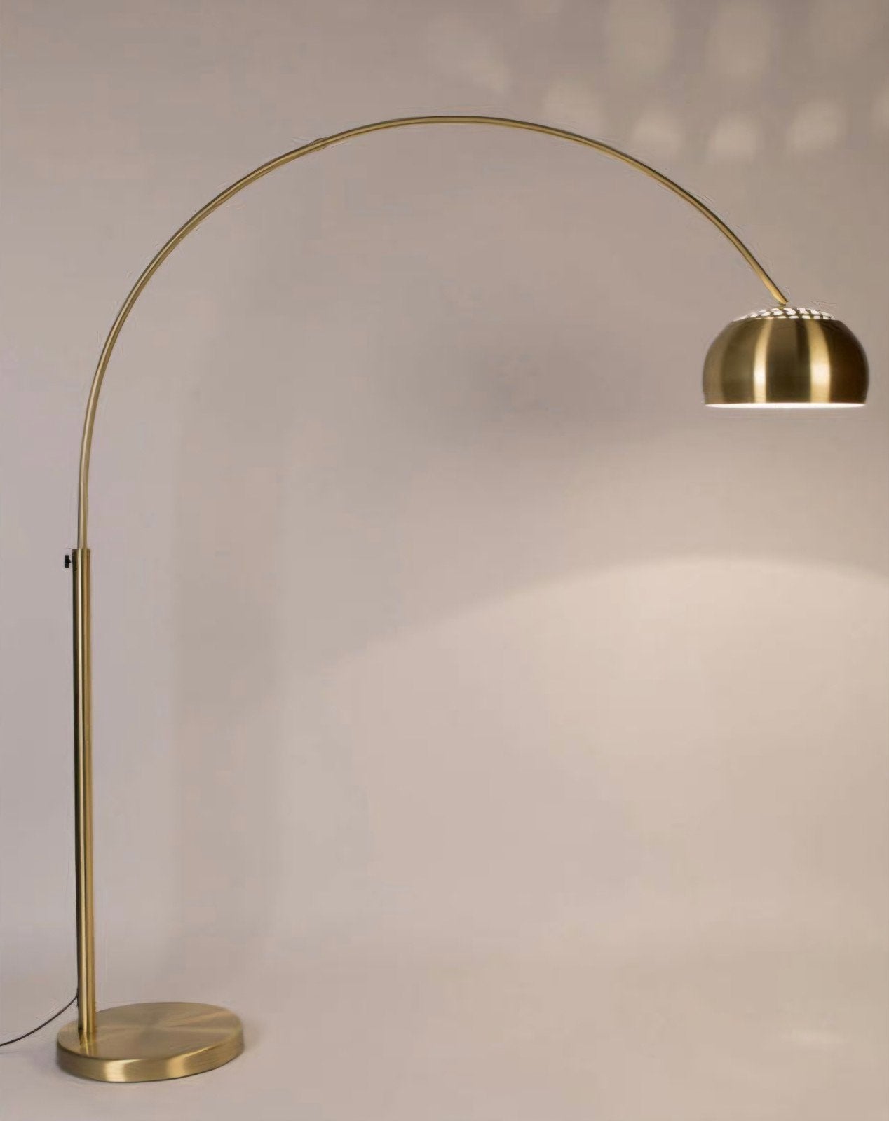 Vloerlamp van Zuiver- metal bow-gouden booglamp, Huis en Inrichting, Ophalen, Modern, Industrieel, 200 cm of meer, Zo goed als nieuw