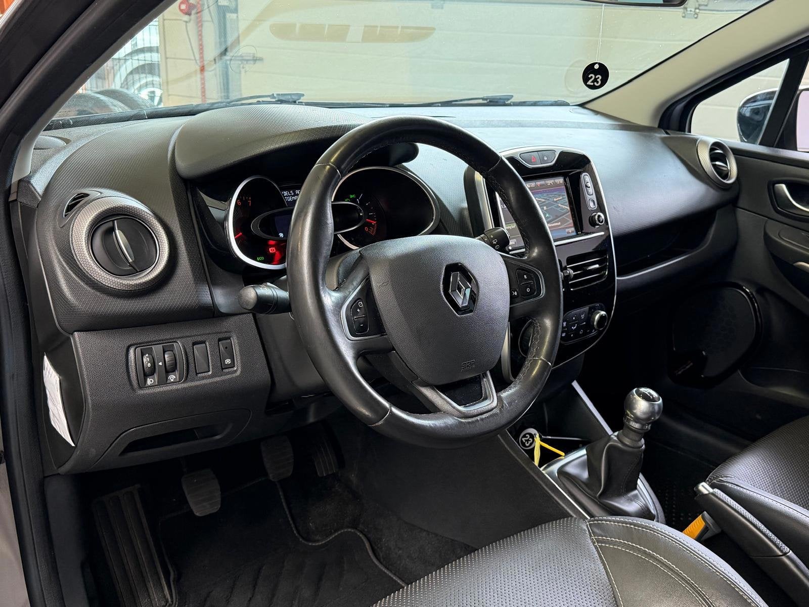 Renault Clio Estate 0.9 TCe Iconic Camera, Leer, Navi, Stoel, Auto's, Gebruikt, 580 kg, 1064 kg, 49 €/maand