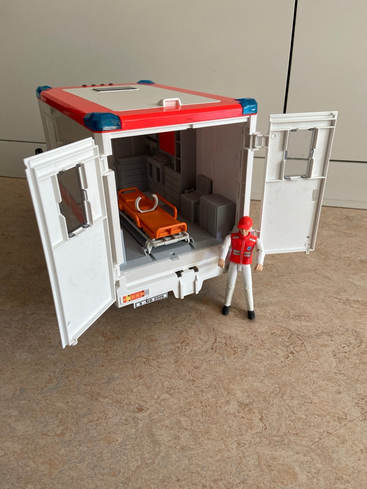 Bruder Ambulance, Ophalen, Gebruikt