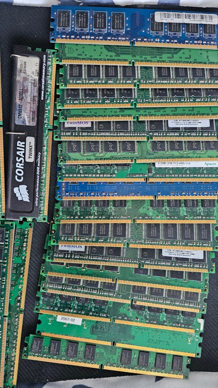 21 stuks RAM geheugen (DDR1, DDR2, DDR3) gemixt, Computers en Software, RAM geheugen, Ophalen of Verzenden, DDR, Desktop, Gebruikt