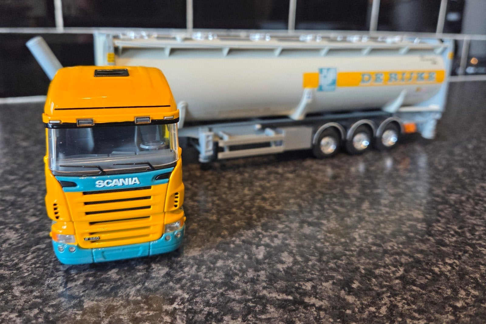 Tekno Scania R Highline 4x2 De Rijke met Silo tankcontainer, Ophalen of Verzenden, Nieuw, Bus of Vrachtwagen, Tekno