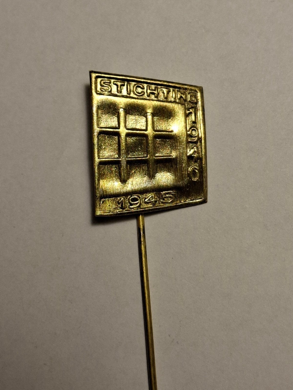 Stichting 1940-1945 speldje, Verzamelen, Militaria | Tweede Wereldoorlog, Ophalen of Verzenden, Nederland, Embleem of Badge