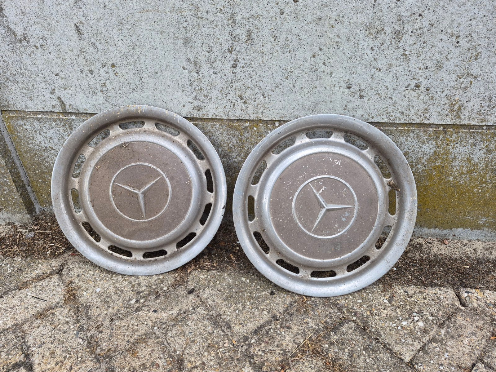 Set van 2 Mercedes-Benz wieldoppen, gebruikt, Ophalen of Verzenden, Gebruikt