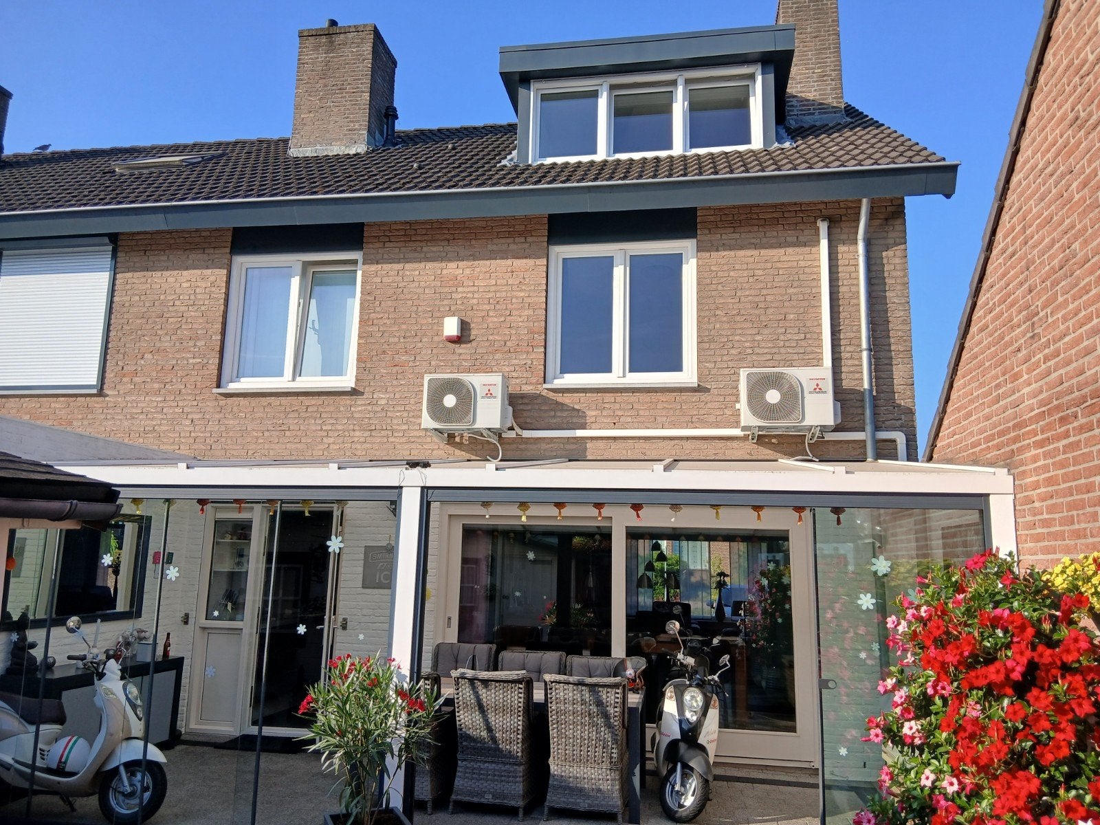 GEZOCHT:Dakdekker voor kleine reparatie aan dakgoot achteren, Ophalen, Minder dan 5 m²