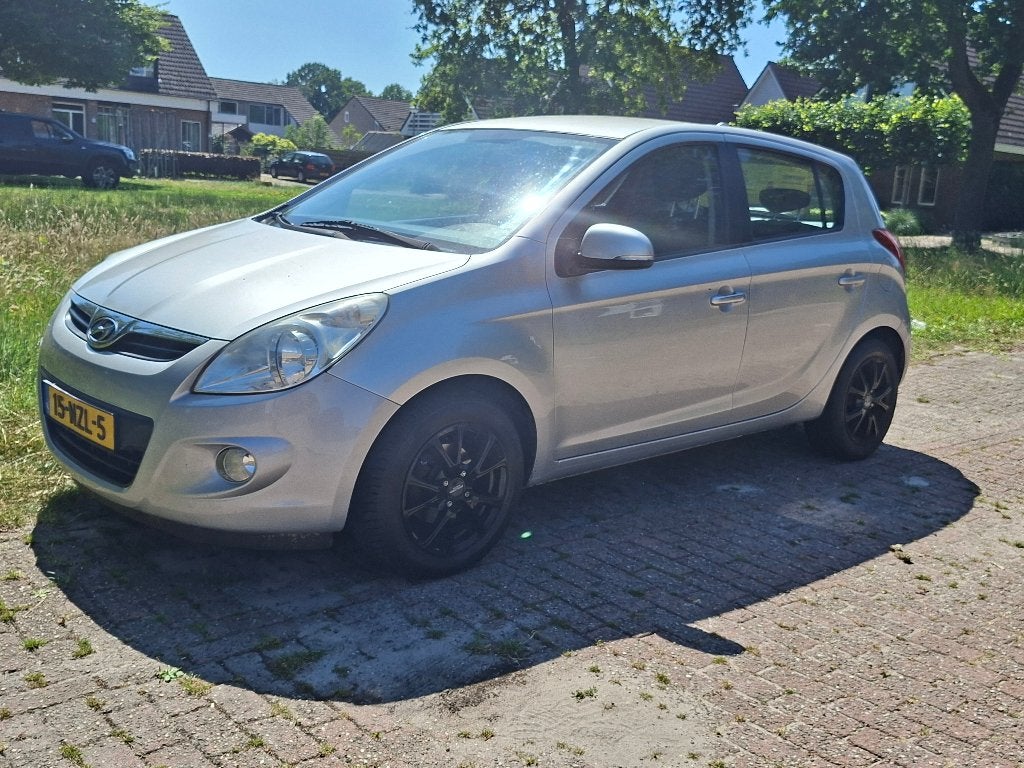 Hyundai i20 2011 5 drs 1.4 ltr automaat airco grijs !, Automaat, Stof, Particulier, Zilver of Grijs