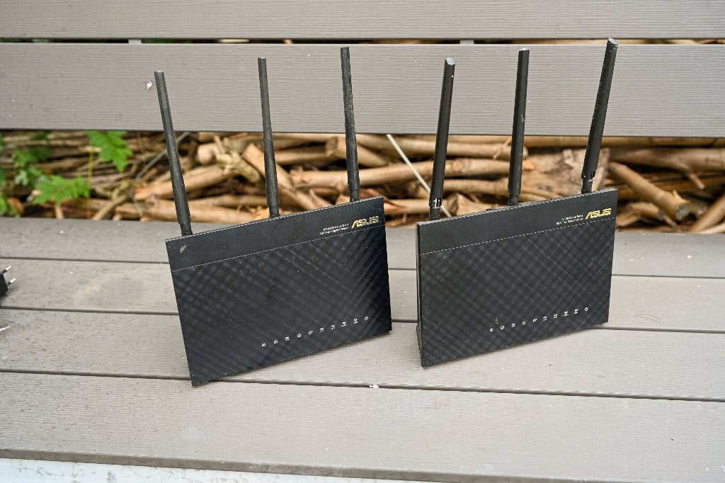 2x ASUS RT-AC68U Aimesh Routers met adapters, Computers en Software, Routers en Modems, Gebruikt, Router, Ophalen of Verzenden