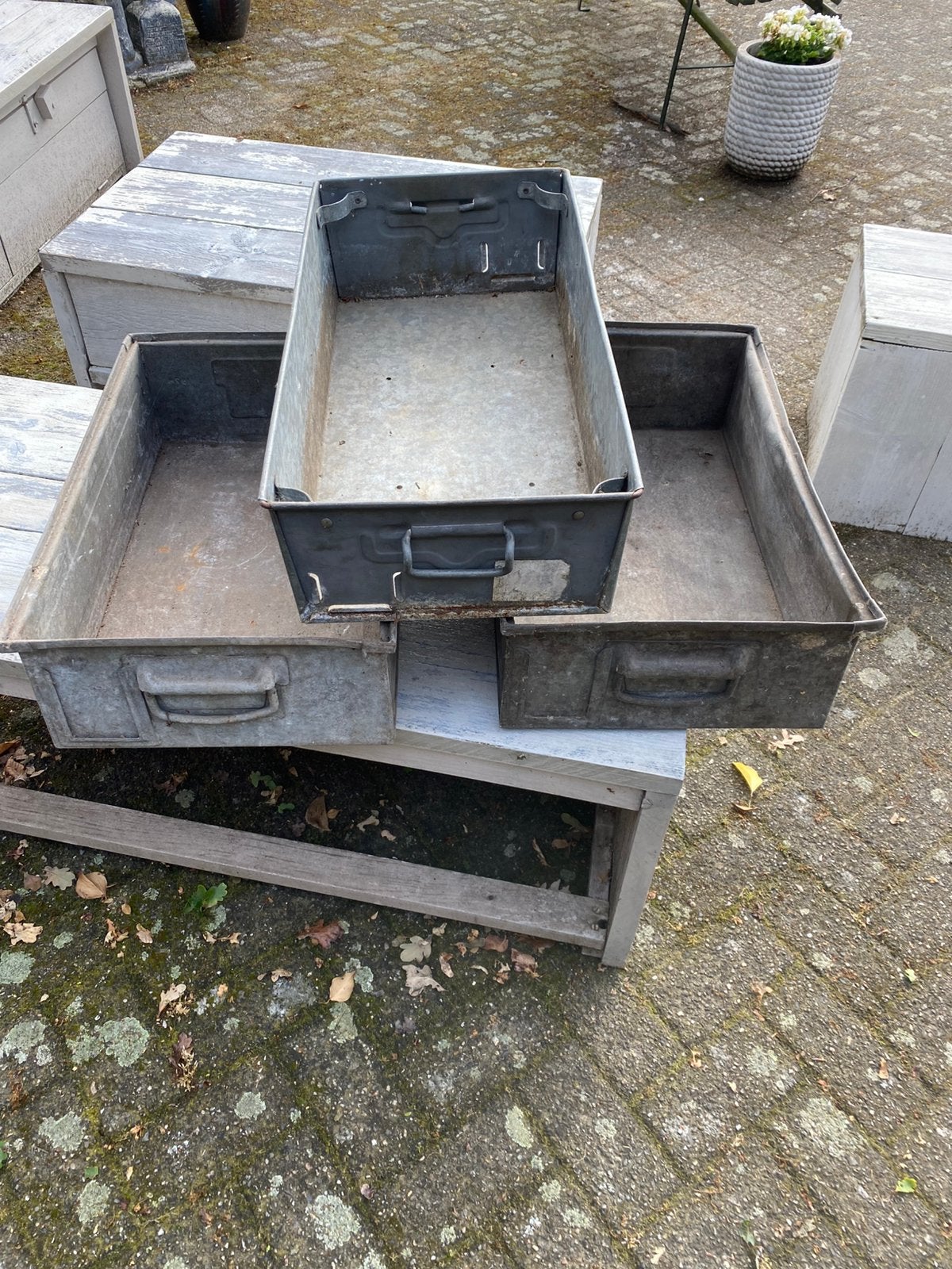 Drie oude zinken lade, Ophalen, Gebruikt