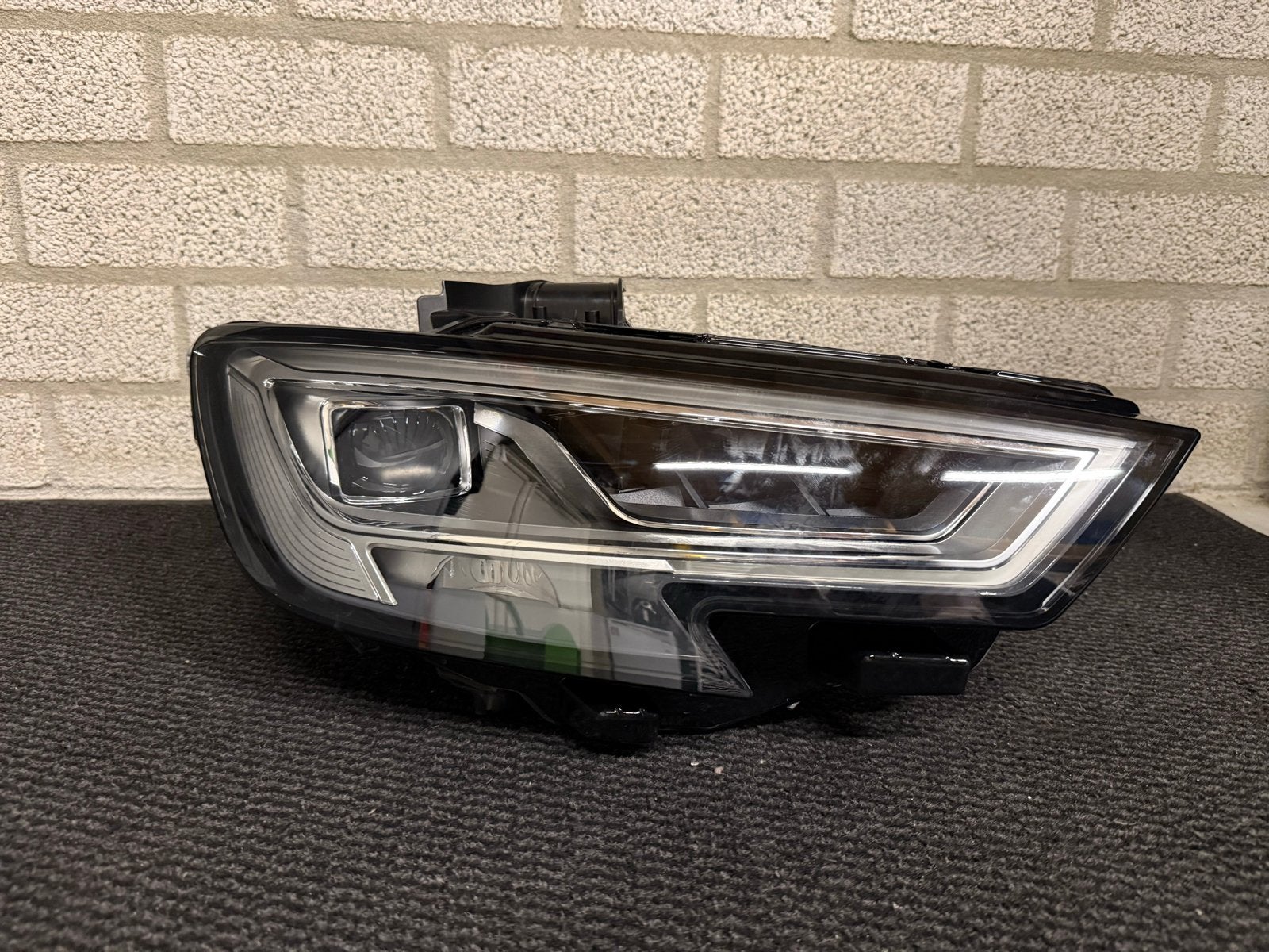 Audi A3 8V Matrix LED Koplamp Rechts 8V0941784, Ophalen of Verzenden, Gebruikt, Audi
