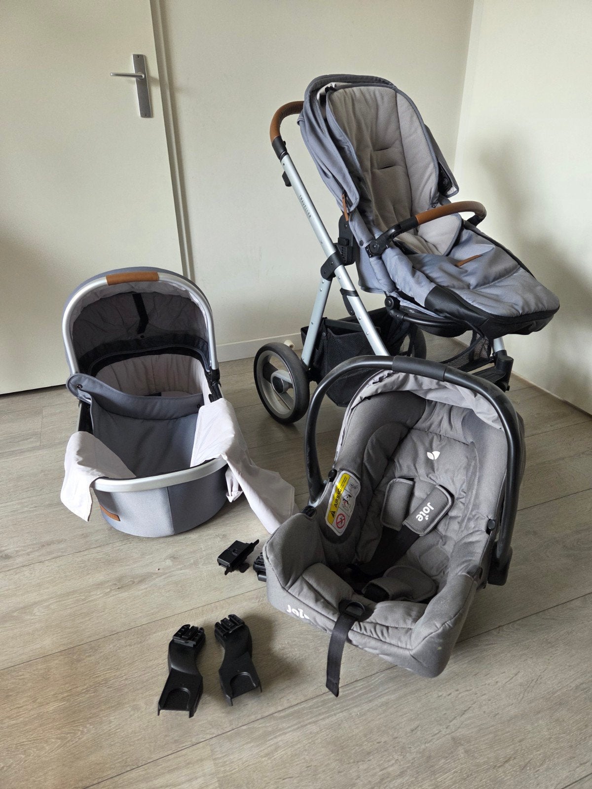 Mutsy Traveller Combiwagen met Reiswieg en Autostoeltje, Kinderen en Baby's, Kinderwagens en Combinaties, Ophalen, Zo goed als nieuw