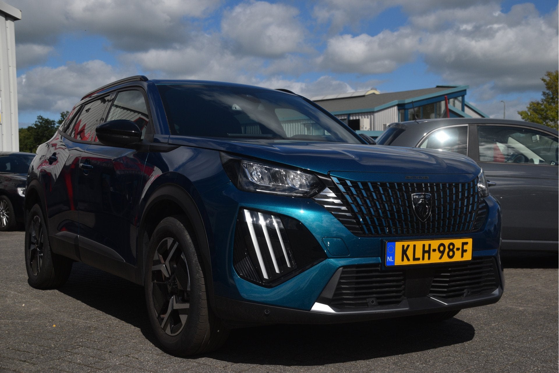 Peugeot 2008 1.2 PureTech 100 Allure Carplay | LED | Clima |, Auto's, Dealer onderhouden, Gebruikt, Euro 6, 1199 cc