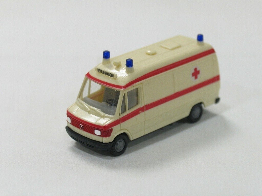 1:87 ambulance Mercedes 207d Rode Kruis Herpa nu: € 6, Verzenden, Zo goed als nieuw, Auto, Herpa