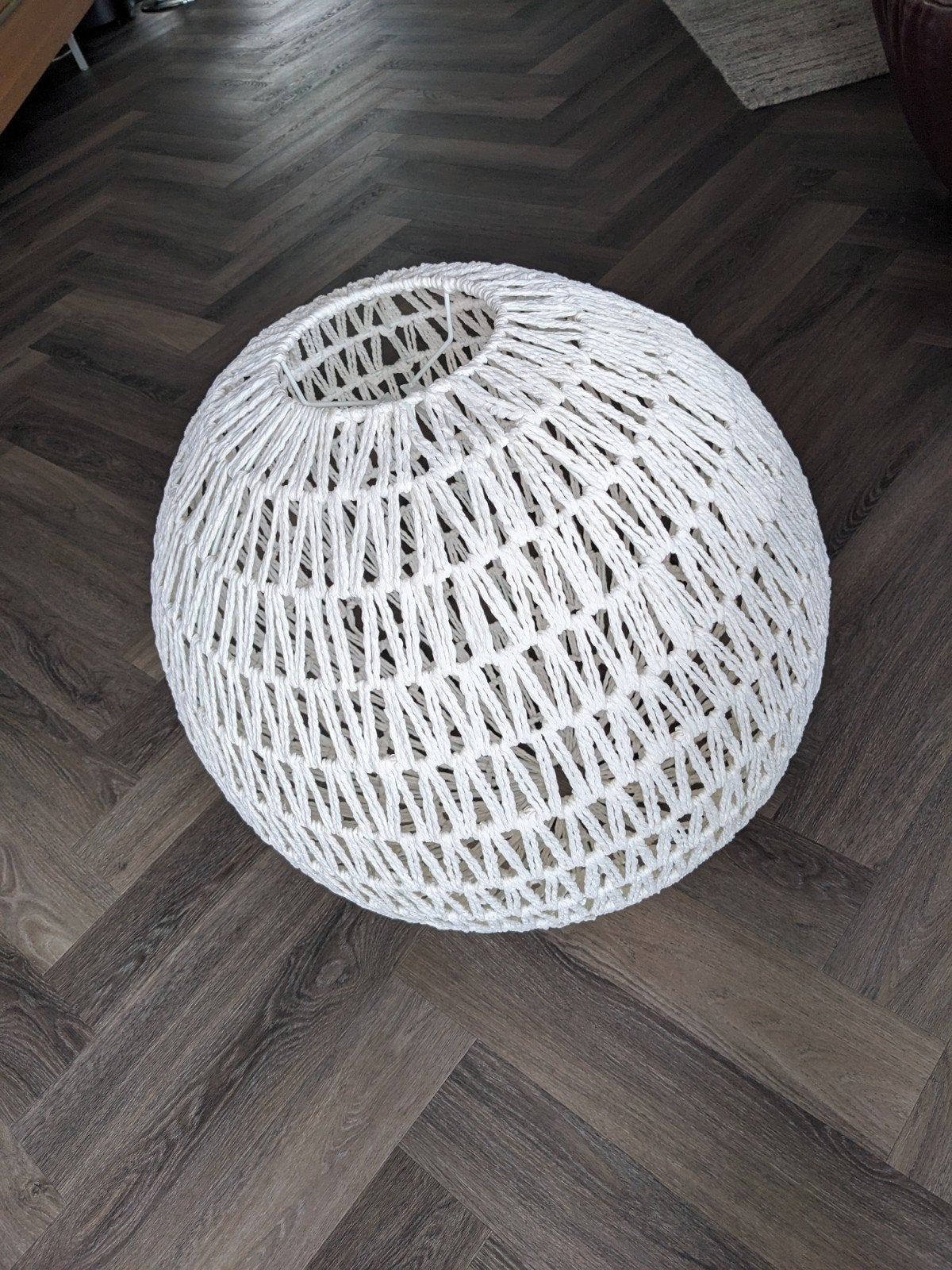 Witte bolvormige lampenkap van touw, Huis en Inrichting, Lampen | Lampenkappen, Hanglamp, Wit, Rond, Ophalen of Verzenden