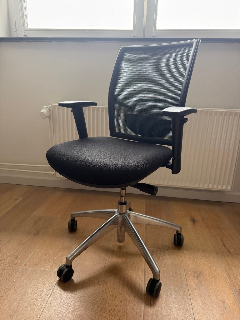 Ergonomische bureaustoel met lendensteun – 2 beschikbaar, Huis en Inrichting, Bureaustoelen, Ophalen, Zwart, Zo goed als nieuw