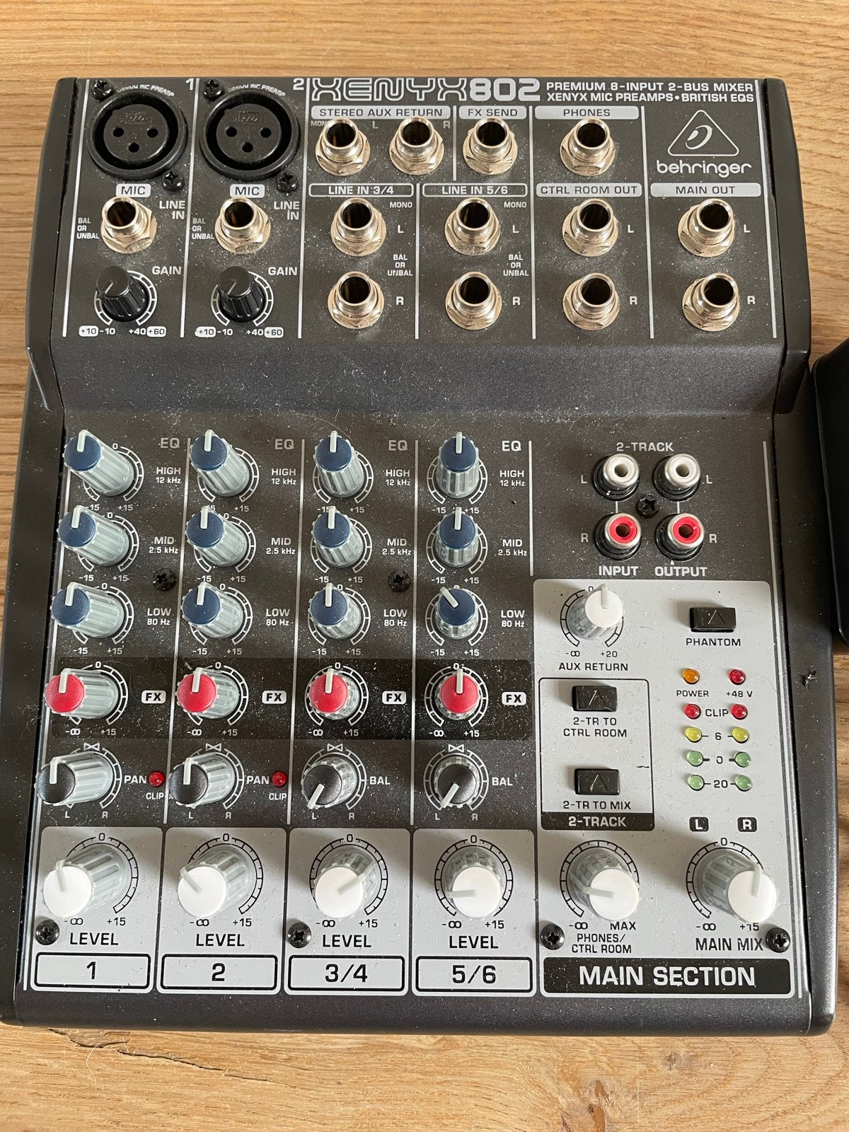Behringer Xenyx 802 Premium 8-Input 2-Bus Mixer, Ophalen, Zo goed als nieuw, Minder dan 5 kanalen, Microfooningang