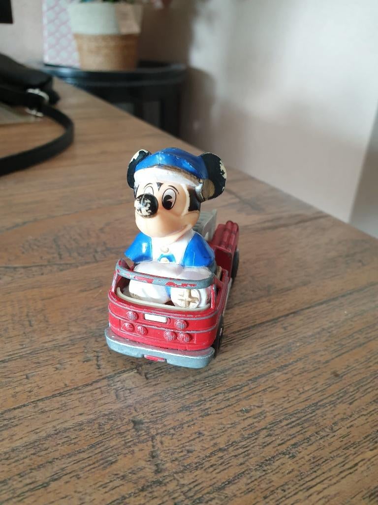 Matchbox Disney serie Mickey Mouse Fire Engine, Ophalen of Verzenden, Mickey Mouse, Gebruikt, Beeldje of Figuurtje