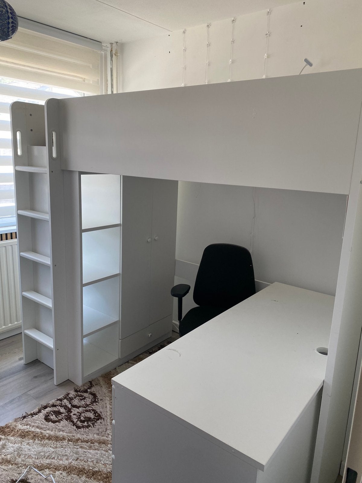 Ikea hoogslaper met bureau en evt losse kledingkast, Ophalen of Verzenden, Zo goed als nieuw