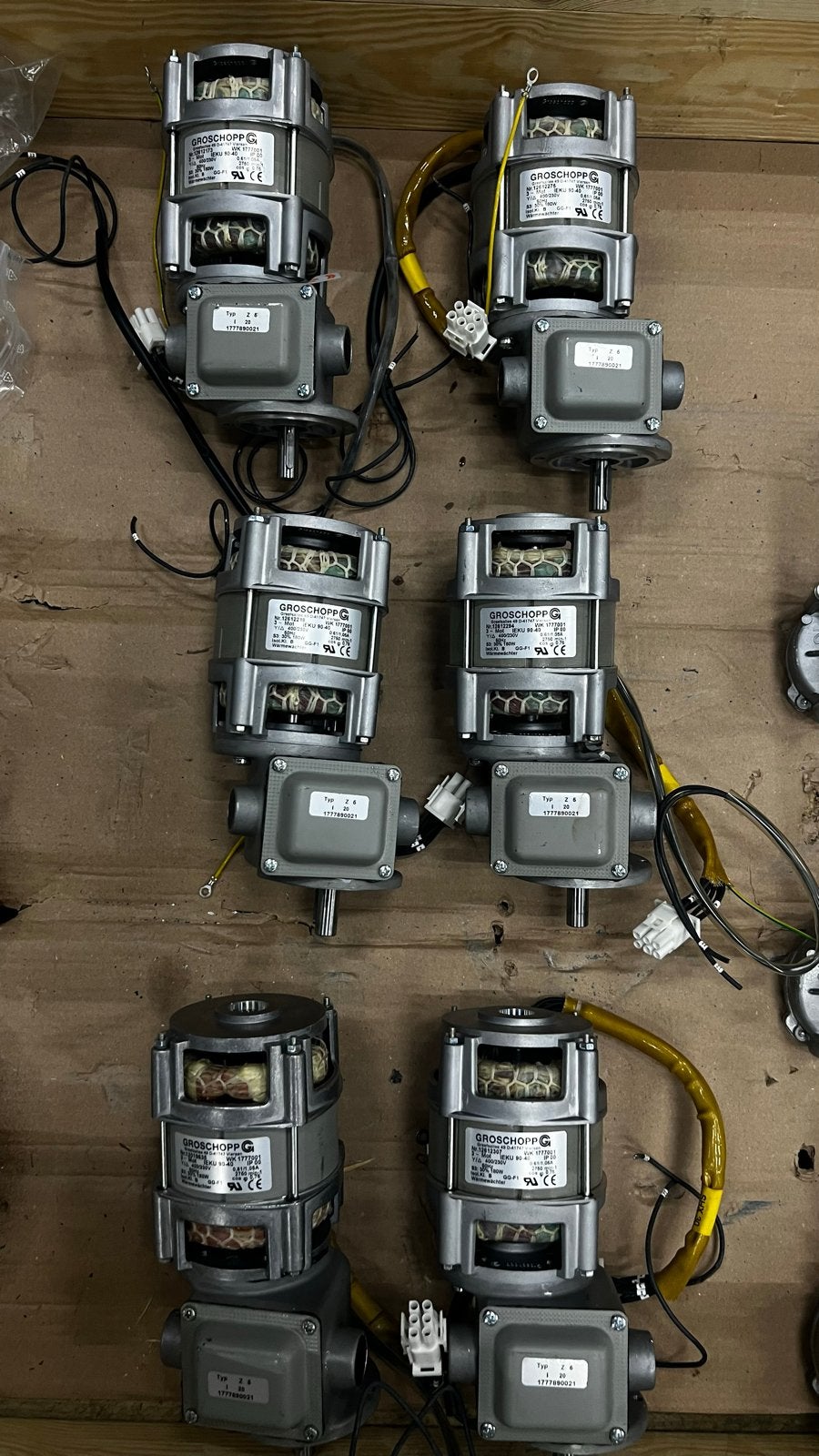 GROSCHOPP IEKEU 90-40 Motor met tandwielkast, Ophalen