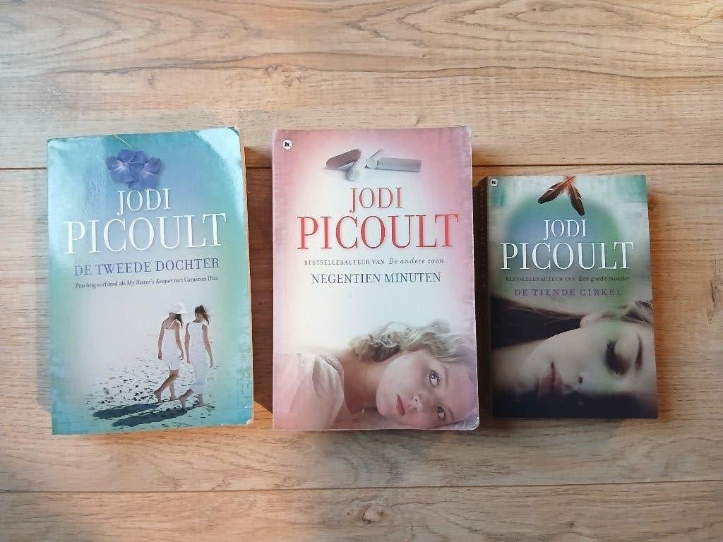 JODI PICOULT boeken 3x, Ophalen of Verzenden, Gelezen