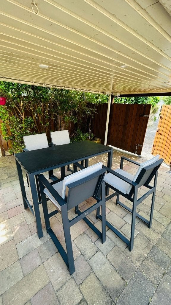 Moderne Buitentafel met 4 Stoelen - Zwart, Tuin en Terras, 4 zitplaatsen, Gebruikt, Aluminium, Ophalen of Verzenden