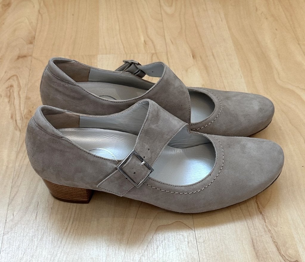 Volare creme pump 38,5 - NIEUW, Kleding | Dames, Pumps, Beige, Nieuw, Ophalen of Verzenden