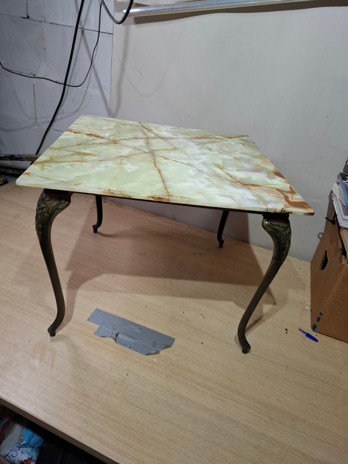 Onyx bijzettafel met sierlijke poten, Antiek en Kunst, Ophalen